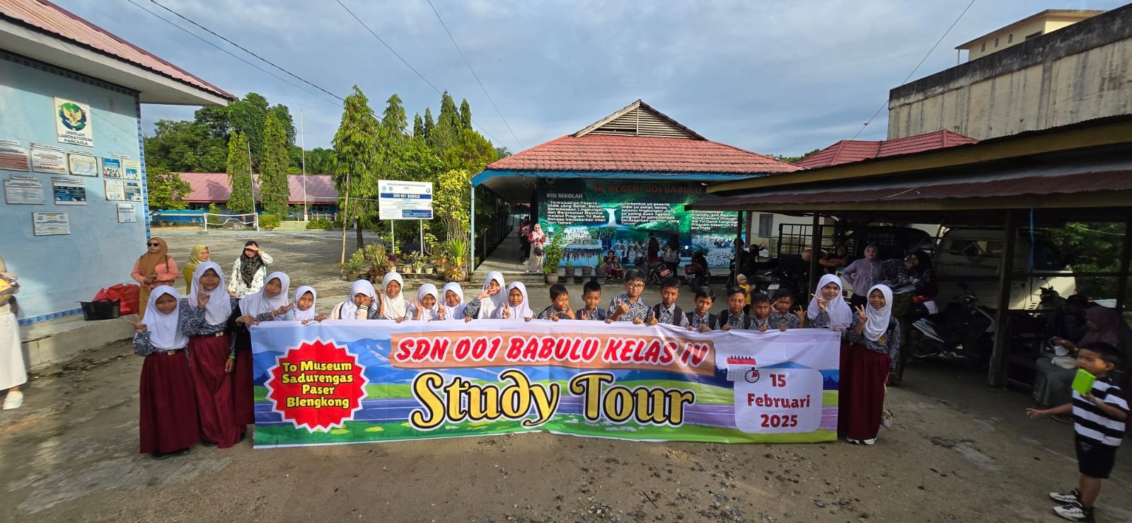 Study Tour from SD Negeri 001 Babulu to Sadurengas Museum