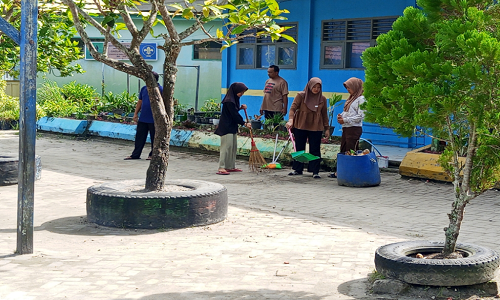 Inter-Class Cleanliness Competition at SD Negeri 001 Babulu