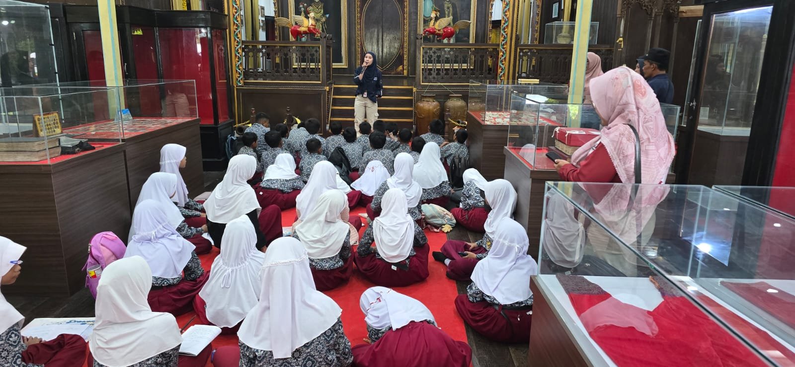 Study Tour from SD Negeri 001 Babulu to Sadurengas Museum